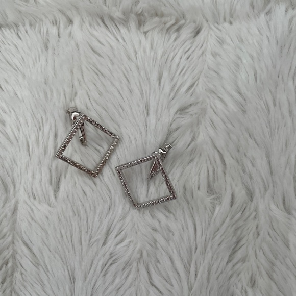 Earrings (NEW) - Picture 2 of 3